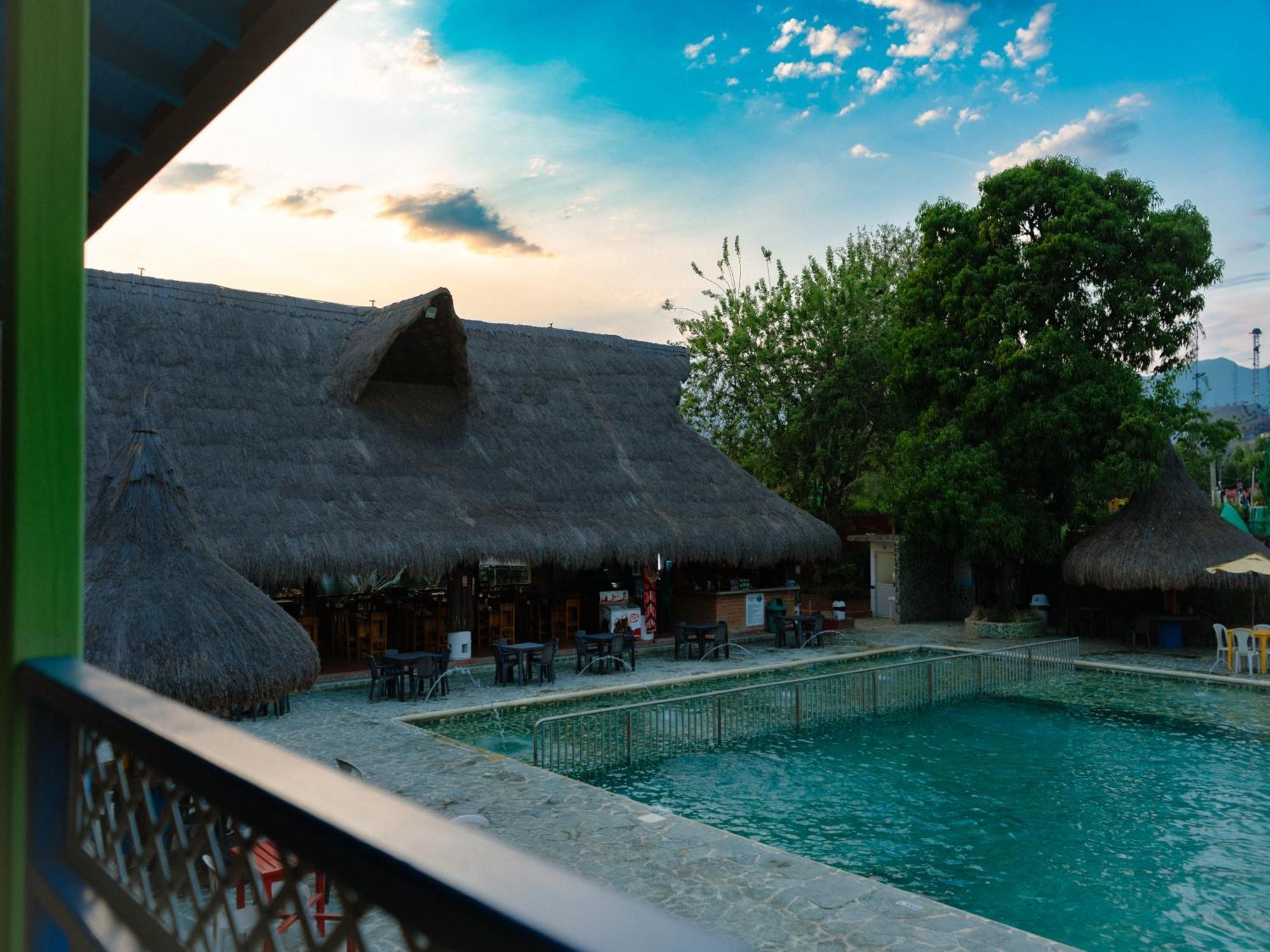 Hotel Acuarela Del Rio Santa Fe de Antioquia Buitenkant foto